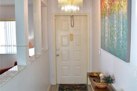 Condo in Tamarac, Florida, 2 bedrooms № 2079493 - photo 4