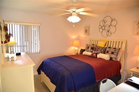 Condo in Tamarac, Florida, 2 bedrooms № 2079493 - photo 24