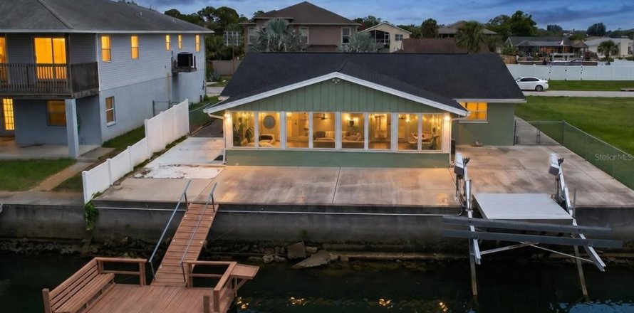 Villa ou maison à Hudson, Floride 2 chambres, 187.76 m2 № 2196622