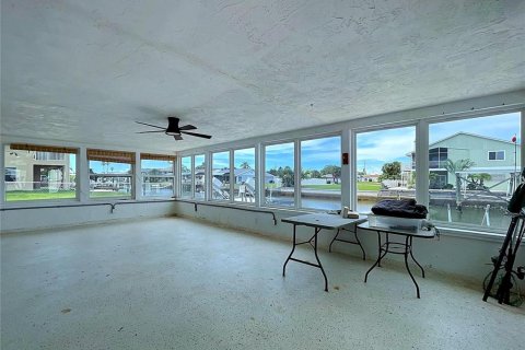 Villa ou maison à vendre à Hudson, Floride: 2 chambres, 187.76 m2 № 2196622 - photo 11