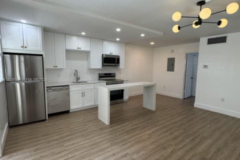 Appartement à louer à Hollywood, Floride: 1 chambre, 58.06 m2 № 1982133 - photo 1