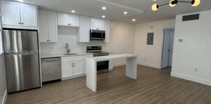 Appartement à Hollywood, Floride 1 chambre, 58.06 m2 № 1982133