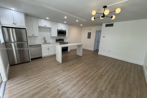 Appartement à louer à Hollywood, Floride: 1 chambre, 58.06 m2 № 1982133 - photo 2