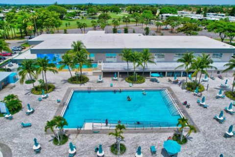 Condo in Delray Beach, Florida, 2 bedrooms  № 1128946 - photo 1