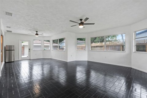 Casa en venta en Clearwater, Florida, 3 dormitorios, 196.21 m2 № 1899296 - foto 18