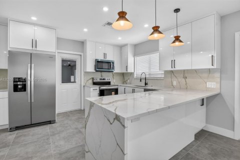 Villa ou maison à louer à Deerfield Beach, Floride: 2 chambres, 153.94 m2 № 2085742 - photo 8