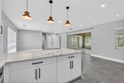 Villa ou maison à louer à Deerfield Beach, Floride: 2 chambres, 153.94 m2 № 2085742 - photo 11