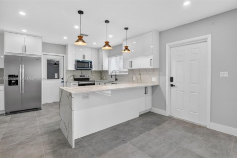 Villa ou maison à louer à Deerfield Beach, Floride: 2 chambres, 153.94 m2 № 2085742 - photo 2