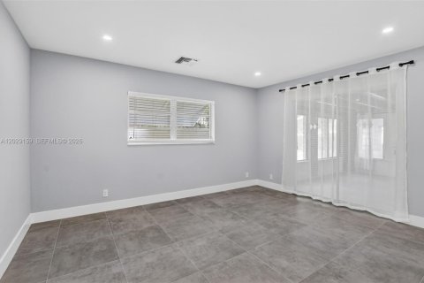 Villa ou maison à louer à Deerfield Beach, Floride: 2 chambres, 153.94 m2 № 2085742 - photo 21