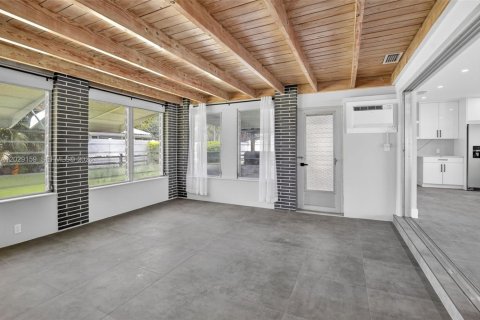 Villa ou maison à louer à Deerfield Beach, Floride: 2 chambres, 153.94 m2 № 2085742 - photo 16