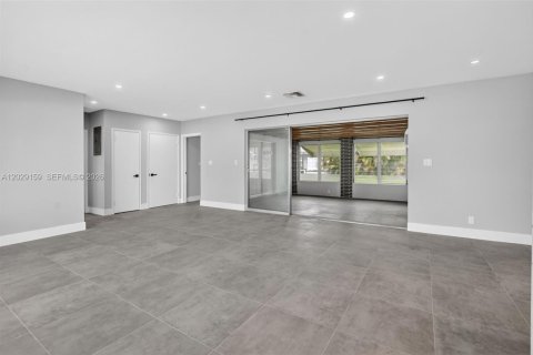 Villa ou maison à louer à Deerfield Beach, Floride: 2 chambres, 153.94 m2 № 2085742 - photo 3