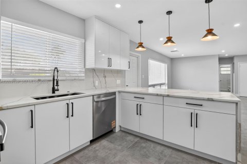 Villa ou maison à louer à Deerfield Beach, Floride: 2 chambres, 153.94 m2 № 2085742 - photo 10