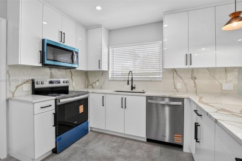 Villa ou maison à louer à Deerfield Beach, Floride: 2 chambres, 153.94 m2 № 2085742 - photo 9