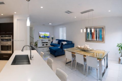 Купить виллу или дом в Дорал, Флорида 4 спальни, 172.98м2, № 2026741 - фото 6