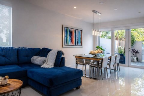 Купить виллу или дом в Дорал, Флорида 4 спальни, 172.98м2, № 2026741 - фото 3