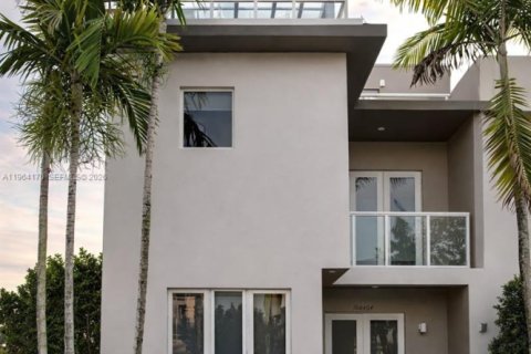 Дом в LANDMARK в Дорал, Флорида 4 спальни, 172.98м2 № 2026741