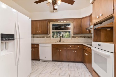 Villa ou maison à vendre à Palmetto Bay, Floride: 3 chambres, 184.97 m2 № 1964037 - photo 5