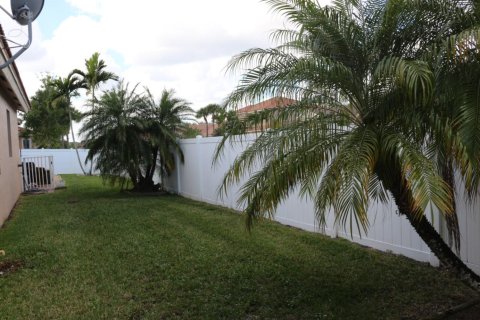 House in St. Lucie, Florida 4 bedrooms, 256.32 sq.m. № 2187385 - photo 20