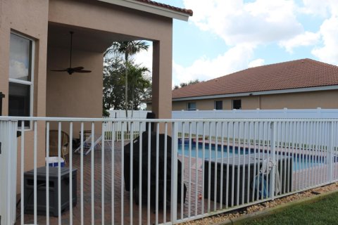 House in St. Lucie, Florida 4 bedrooms, 256.32 sq.m. № 2187385 - photo 15