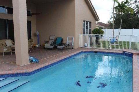House in St. Lucie, Florida 4 bedrooms, 256.32 sq.m. № 2187385 - photo 16