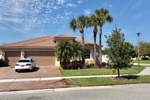 House in St. Lucie, Florida 4 bedrooms, 256.32 sq.m. № 2187385