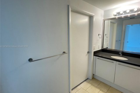 Купить кондоминиум в Майами, Флорида 1 спальня, 68.38м2, № 1928208 - фото 11