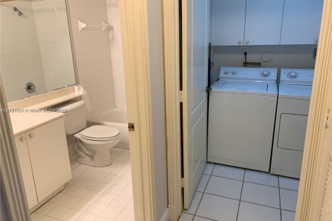 Condo in Doral, Florida, 3 bedrooms  № 1860335 - photo 7