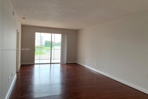 Condo in Doral, Florida, 3 bedrooms  № 1860335 - photo 2