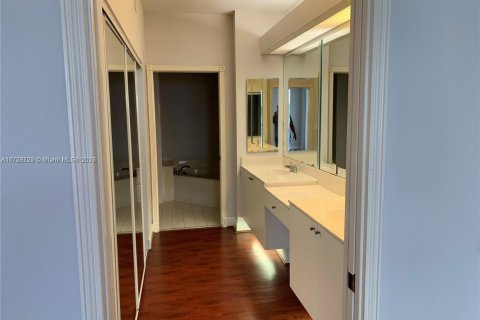 Condo in Doral, Florida, 3 bedrooms  № 1860335 - photo 8