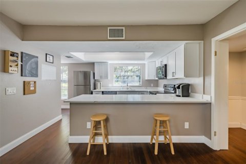 Casa en venta en Brandon, Florida, 4 dormitorios, 338.07 m2 № 1751180 - foto 11