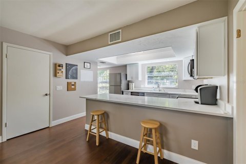 Casa en venta en Brandon, Florida, 4 dormitorios, 338.07 m2 № 1751180 - foto 12