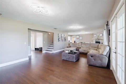 Casa en venta en Brandon, Florida, 4 dormitorios, 338.07 m2 № 1751180 - foto 17