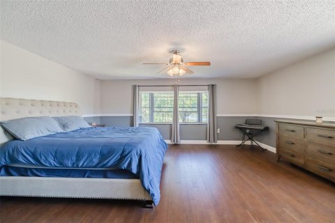 Casa en venta en Brandon, Florida, 4 dormitorios, 338.07 m2 № 1751180 - foto 18