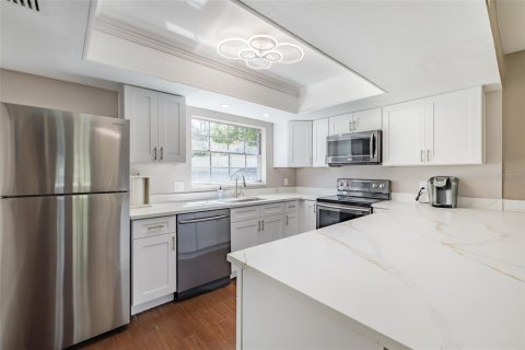 Casa en venta en Brandon, Florida, 4 dormitorios, 338.07 m2 № 1751180 - foto 9