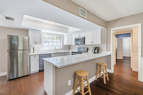 Casa en venta en Brandon, Florida, 4 dormitorios, 338.07 m2 № 1751180 - foto 8