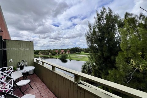Condo in Hialeah, Florida, 1 bedroom № 1950065 - photo 7