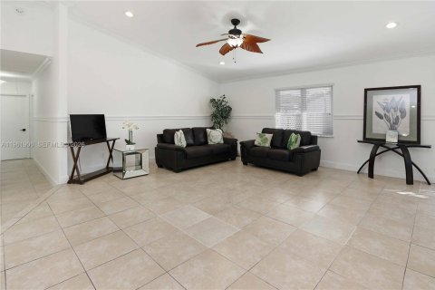 Villa ou maison à vendre à Miramar, Floride: 3 chambres, 202.71 m2 № 2025044 - photo 17
