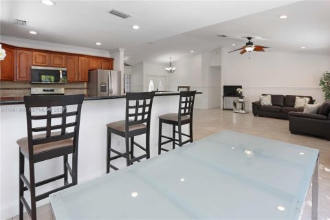 Villa ou maison à vendre à Miramar, Floride: 3 chambres, 202.71 m2 № 2025044 - photo 7