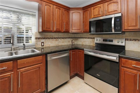 Villa ou maison à vendre à Miramar, Floride: 3 chambres, 202.71 m2 № 2025044 - photo 5