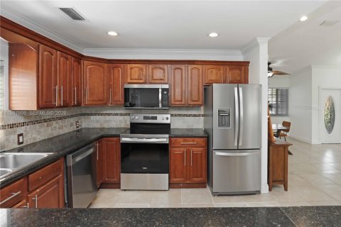 Villa ou maison à vendre à Miramar, Floride: 3 chambres, 202.71 m2 № 2025044 - photo 3