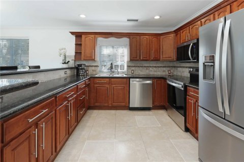 Villa ou maison à vendre à Miramar, Floride: 3 chambres, 202.71 m2 № 2025044 - photo 4