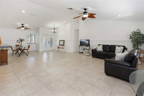 Villa ou maison à vendre à Miramar, Floride: 3 chambres, 202.71 m2 № 2025044 - photo 20