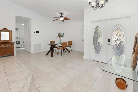 Villa ou maison à vendre à Miramar, Floride: 3 chambres, 202.71 m2 № 2025044 - photo 11