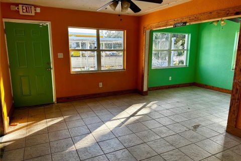 Commercial property in Gulfport, Florida 129.69 sq.m. № 2097870 - photo 5