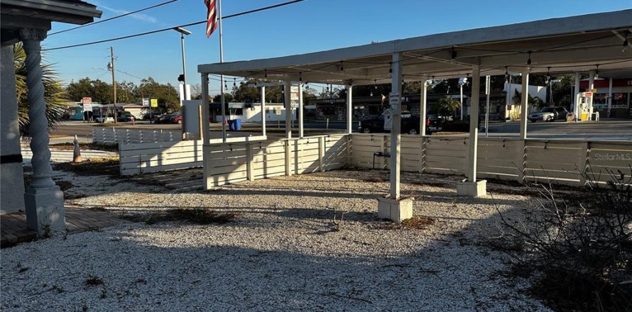 Commercial property in Gulfport, Florida 129.69 sq.m. № 2097870