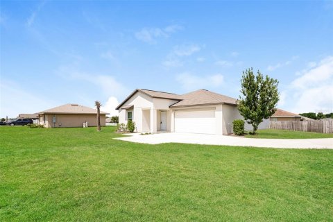 Villa ou maison à louer à Belleview, Floride: 3 chambres, 144.37 m2 № 2095627 - photo 2