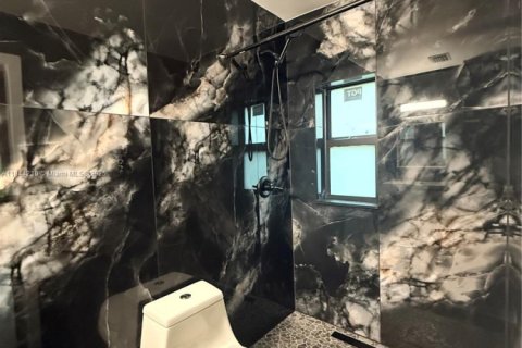 Casa en alquiler en Miami, Florida, 3 dormitorios, 193.14 m2 № 1842516 - foto 30