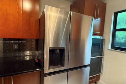 Casa en alquiler en Miami, Florida, 3 dormitorios, 193.14 m2 № 1842516 - foto 19