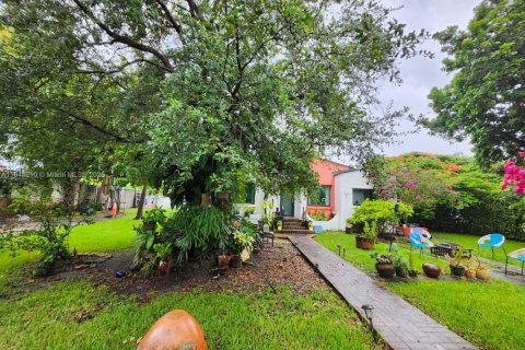 Casa en alquiler en Miami, Florida, 3 dormitorios, 193.14 m2 № 1842516 - foto 2