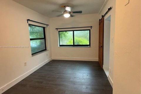 Casa en alquiler en Miami, Florida, 3 dormitorios, 193.14 m2 № 1842516 - foto 28